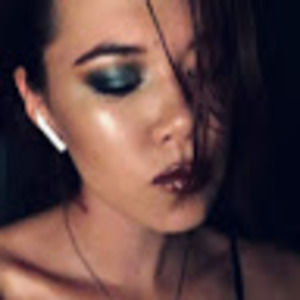 Meet your Posher, Chloe